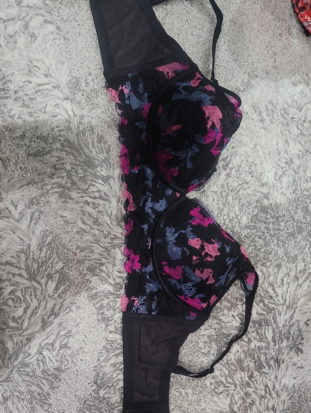 Maidenform Black Lace Bra with Pink & Blue Floral Embroidery